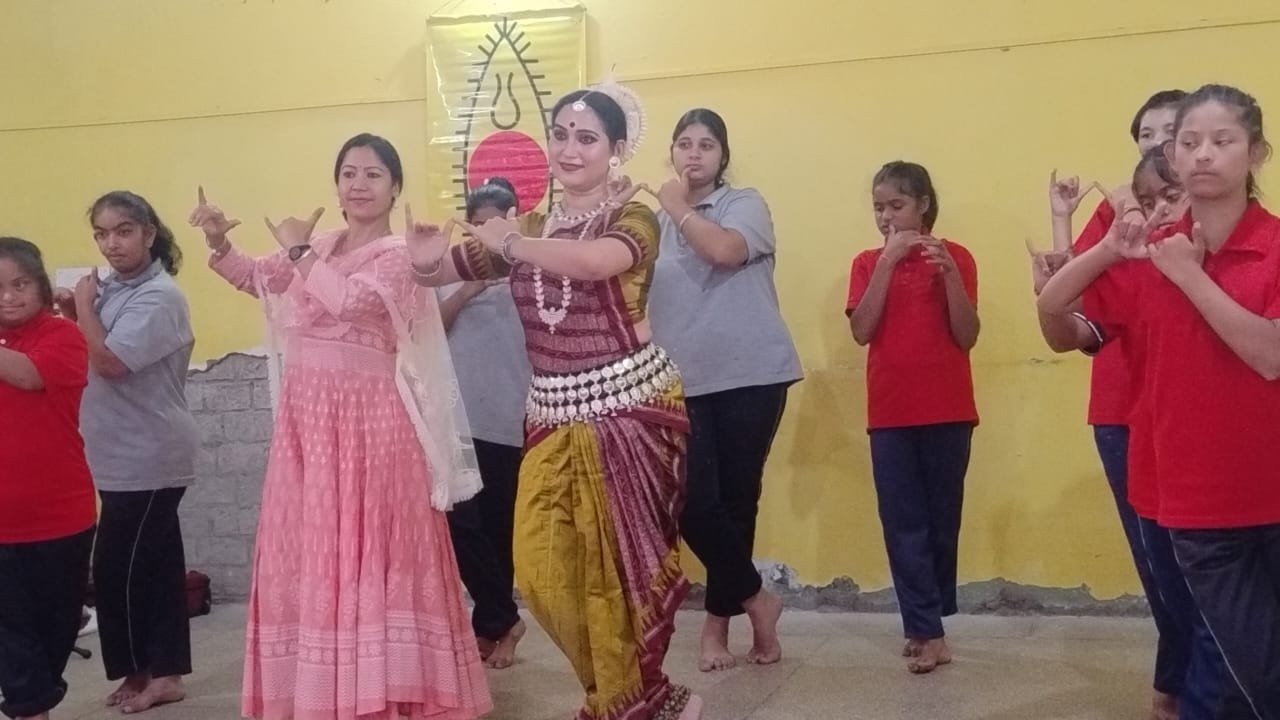 स्पिक मैके ने अरूपा गायत्री पांडा द्वारा ओडिसी नृत्य प्रदर्शन किया आयोजित