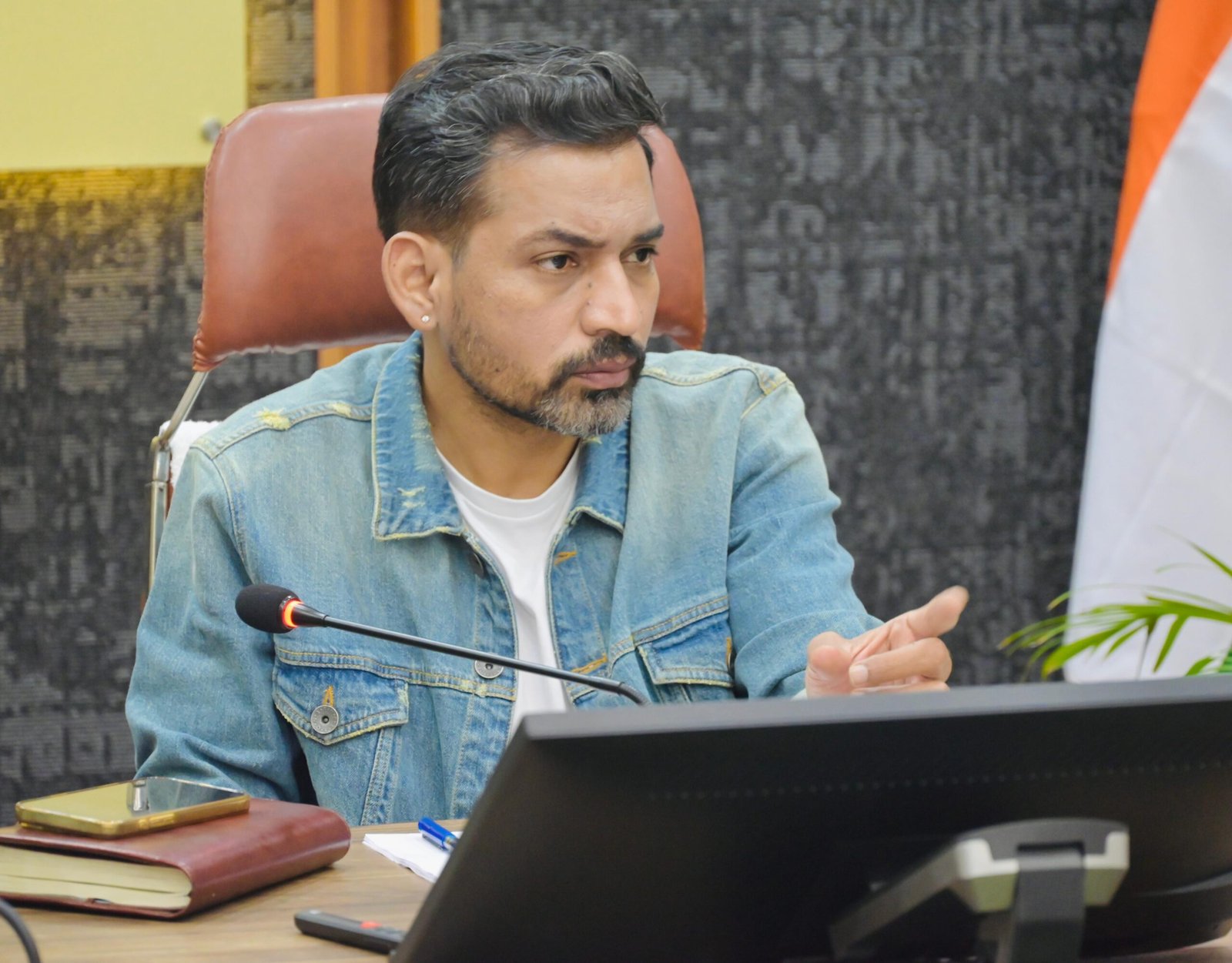 मानसून से पहले जलभराव वाले संवेदनशील स्थलों पर समस्या का करें त्वरित समाधानः डीएम