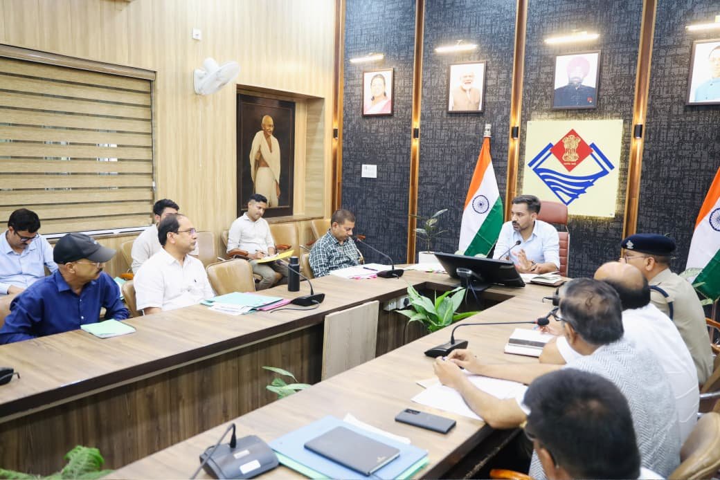 हाईरिस्क प्रेगनेंसी महिलाओं से डीएम दूरभाष पर पूछा हाल, सीएमओ को मॉनिटिरिंग करने के निर्देश
