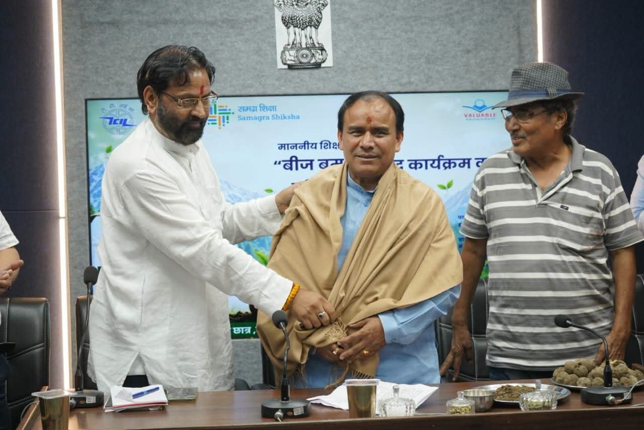 बीज बम” अभियान पर्यावरण संरक्षण का सशक्त माध्यम : डॉ. धन सिंह रावत