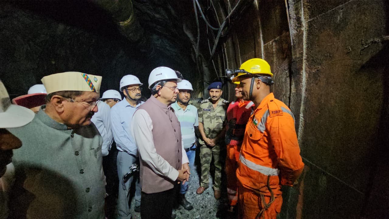 मुख्यमंत्री  पुष्कर सिंह धामी ने टीएचडीसी टनल हादसे का किया स्थलीय निरीक्षण, रेस्क्यू अभियान का लिया जायजा