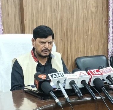 केंद्र सरकार अनुसूचित जाति, ओबीसी, दिव्यांगजन, ट्रांसजेंडर, वरिष्ठ नागरिकों एवं अन्य कमजोर वर्गों के कल्याण के लिए प्रतिबद्ध : श्री रामदास अठावले