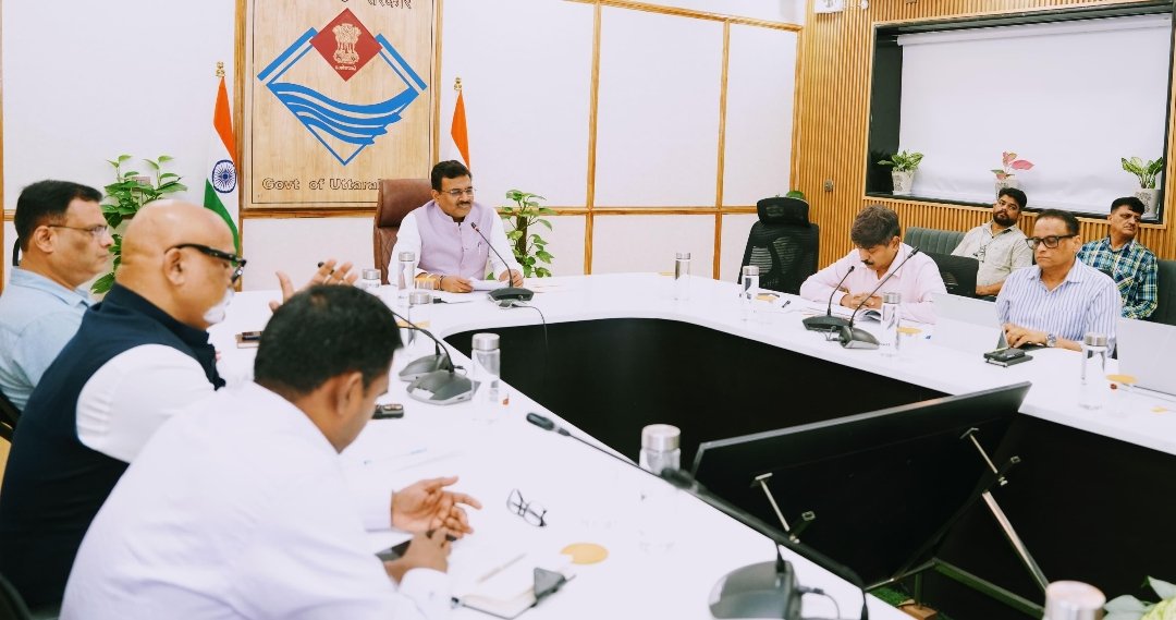 मुख्य सचिव आनन्द बर्द्धन ने शुक्रवार को सचिवालय में प्रदेश के मेगा प्रोजेक्ट्स की समीक्षा की